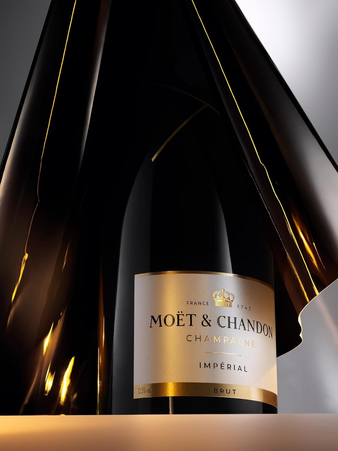 71MHwLvI3yL._AC_SL1500_ Moët & Chandon Impérial Brut – Champagne AOC – 750 mL – Image 3